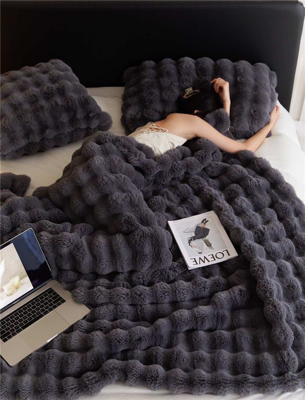 Polyester Carpet Rabbit Bubble Velvet Thickened Nap Blanket Quilt - TS Store